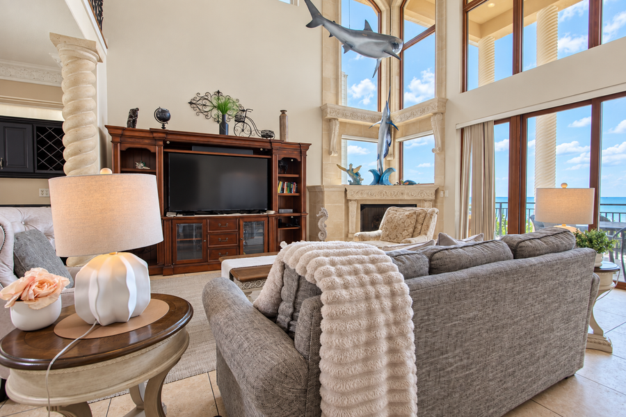 Vista del Mar Villa by GoldenCoastRentals — Photo 12
