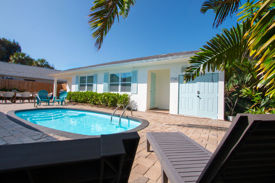Sea Glass Beach Compound by Golden Coast Rentals — Photo 7