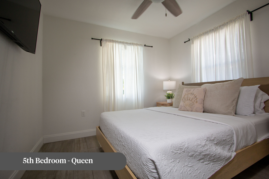 SeaGlass Beach Compound by Golden Coast Rentals — Photo 9