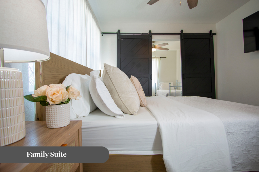 Sea Glass Beach Compound by Golden Coast Rentals — Photo 12