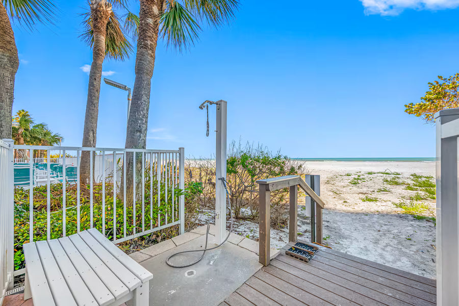 Oceanside Beach Treasure by Golden Coast Rentals — Photo 9