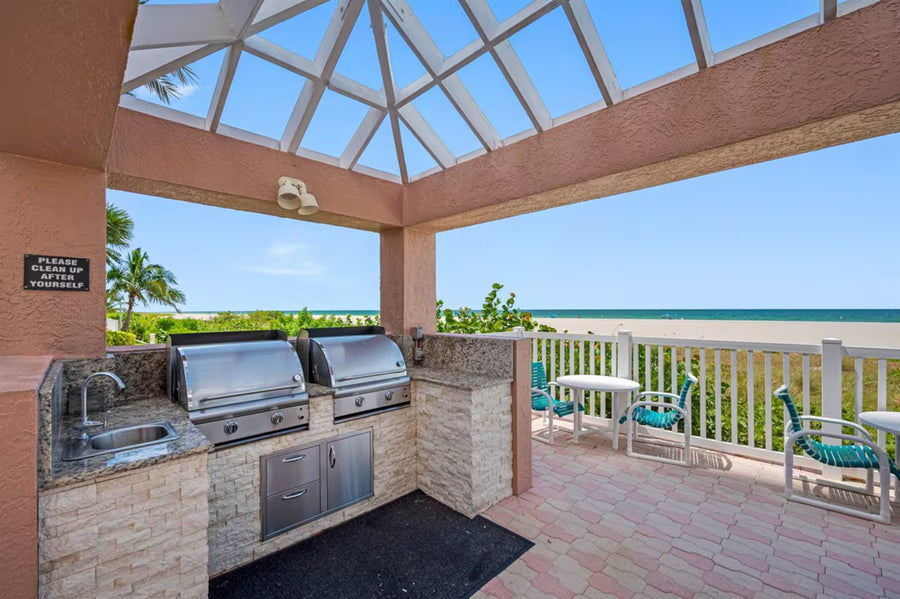 Oceanside Beach Treasure by Golden Coast Rentals — Photo 10
