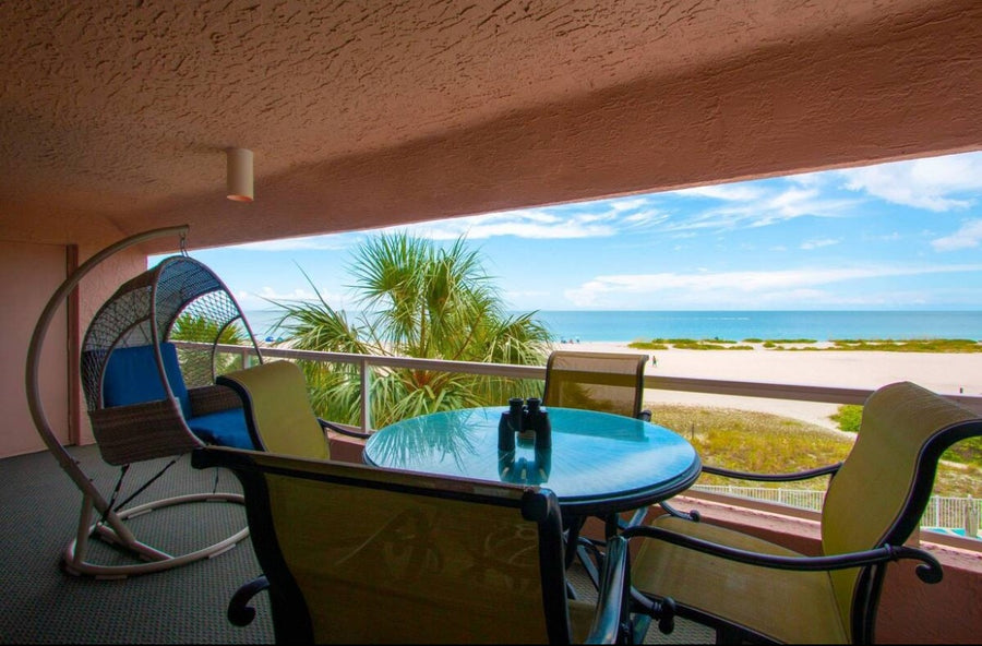 Oceanside Beach Treasure by Golden Coast Rentals — Photo 6